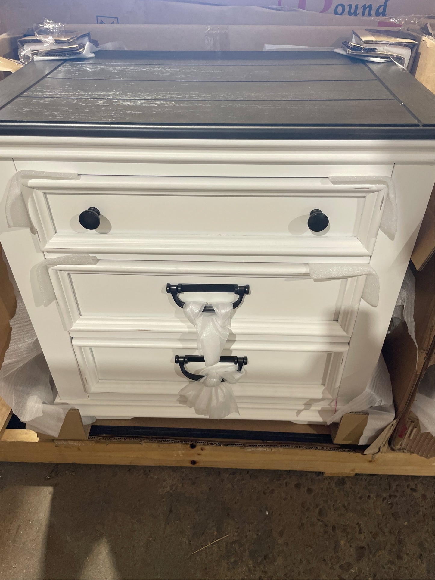 Roundhill Clelane 3-Drawer Nightstand