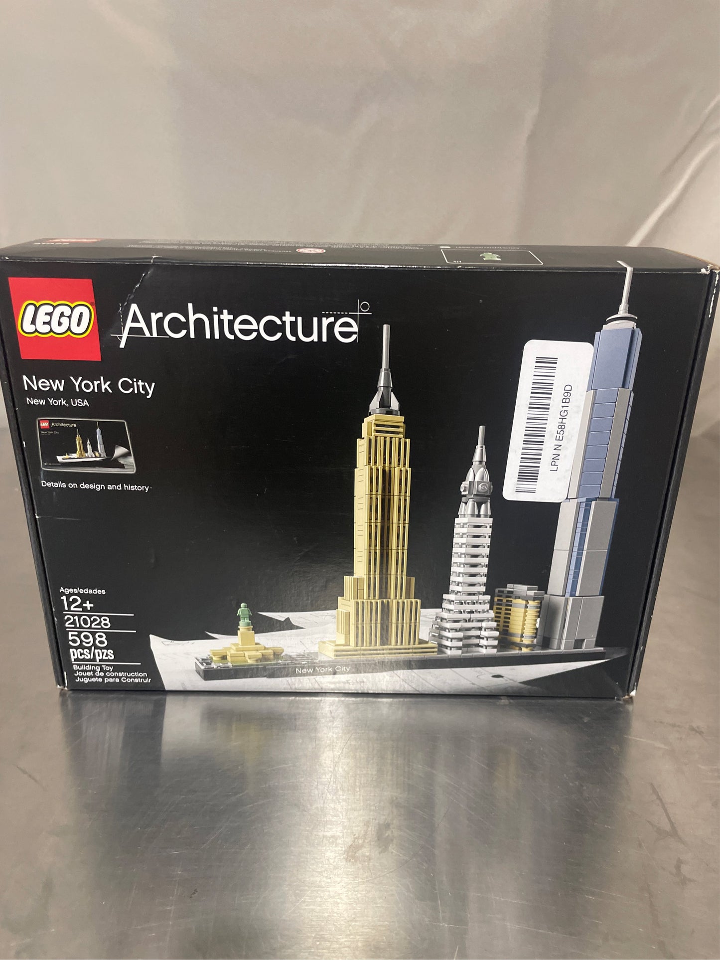LEGO NYC Skyline Kit, 598 Pieces