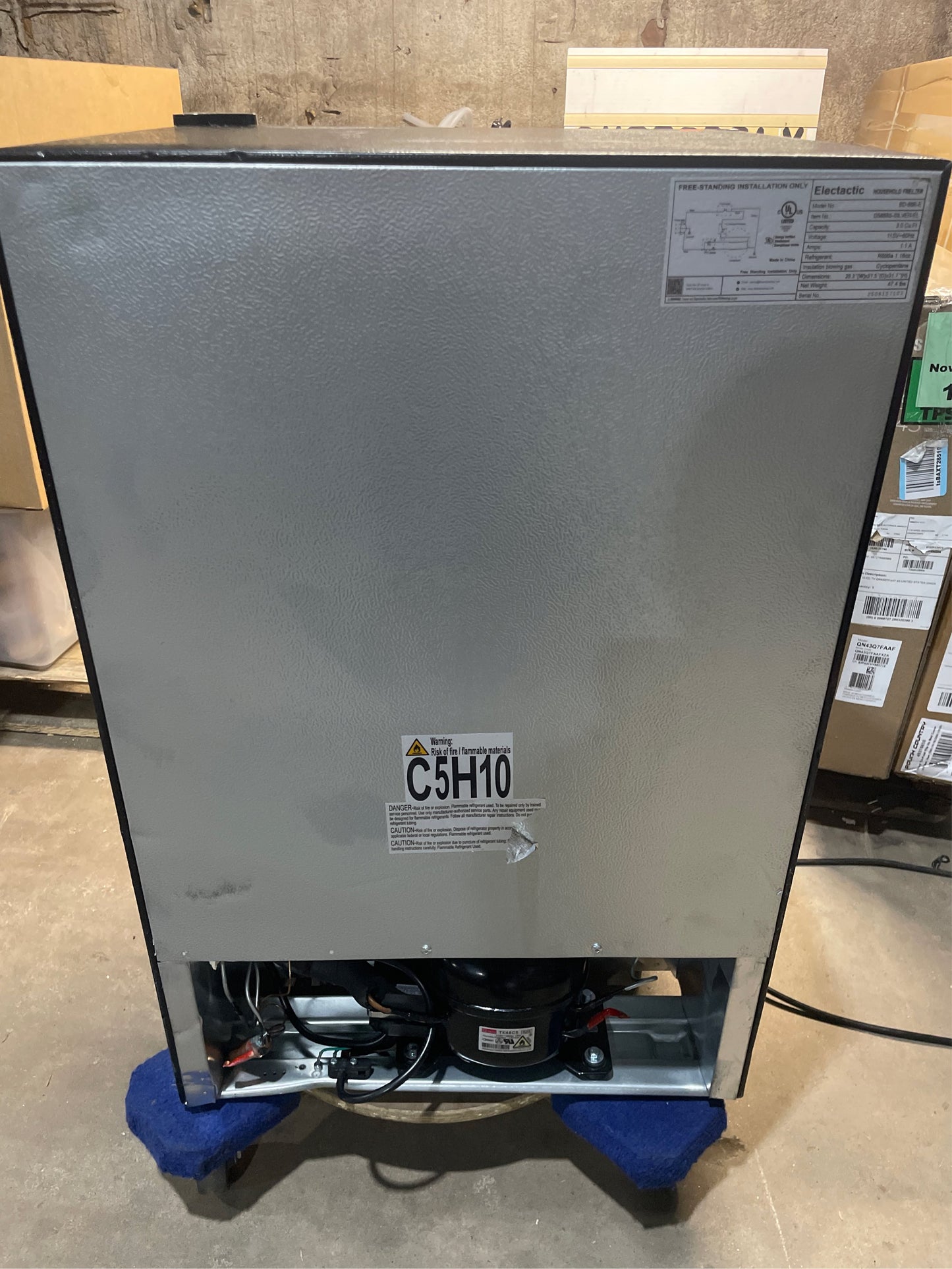 3.0 Cu ft Upright Freezer