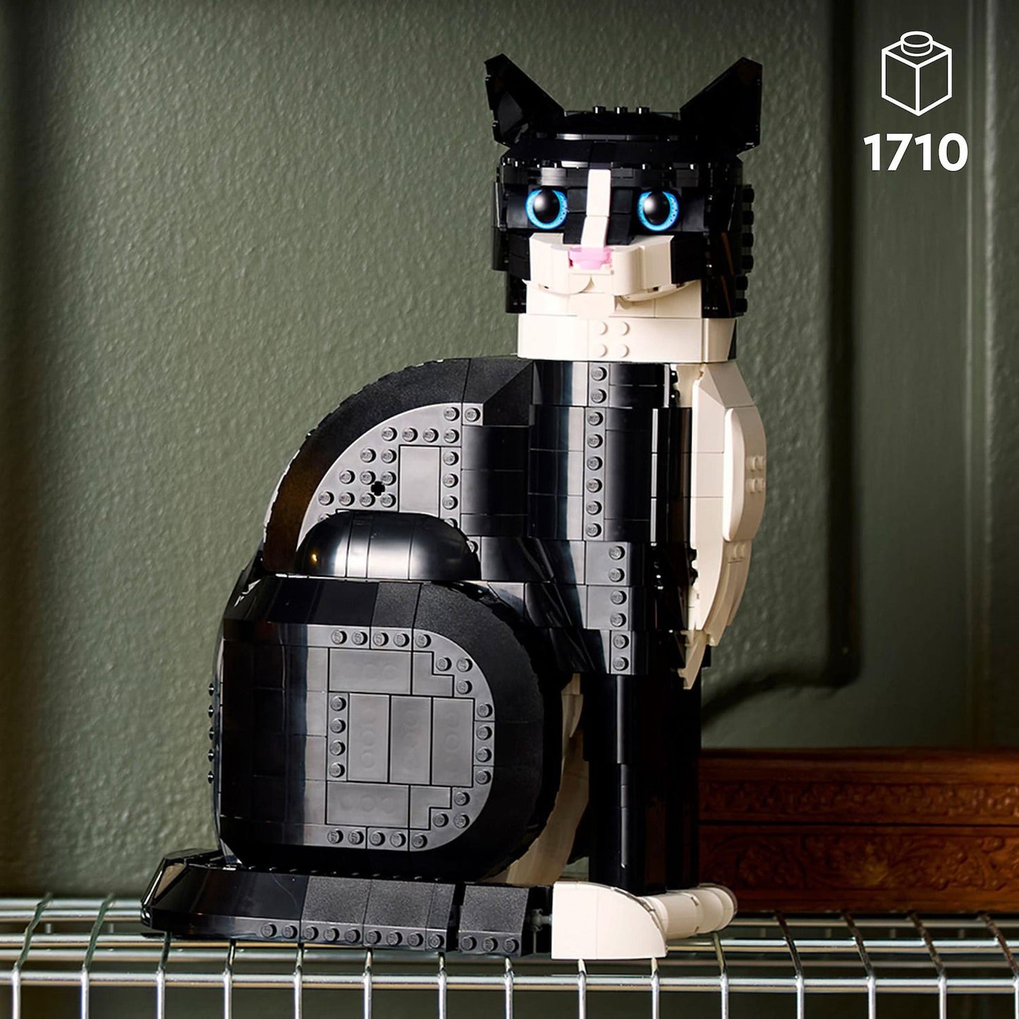 LEGO Tuxedo Cat Building Kit 21349 (1710)