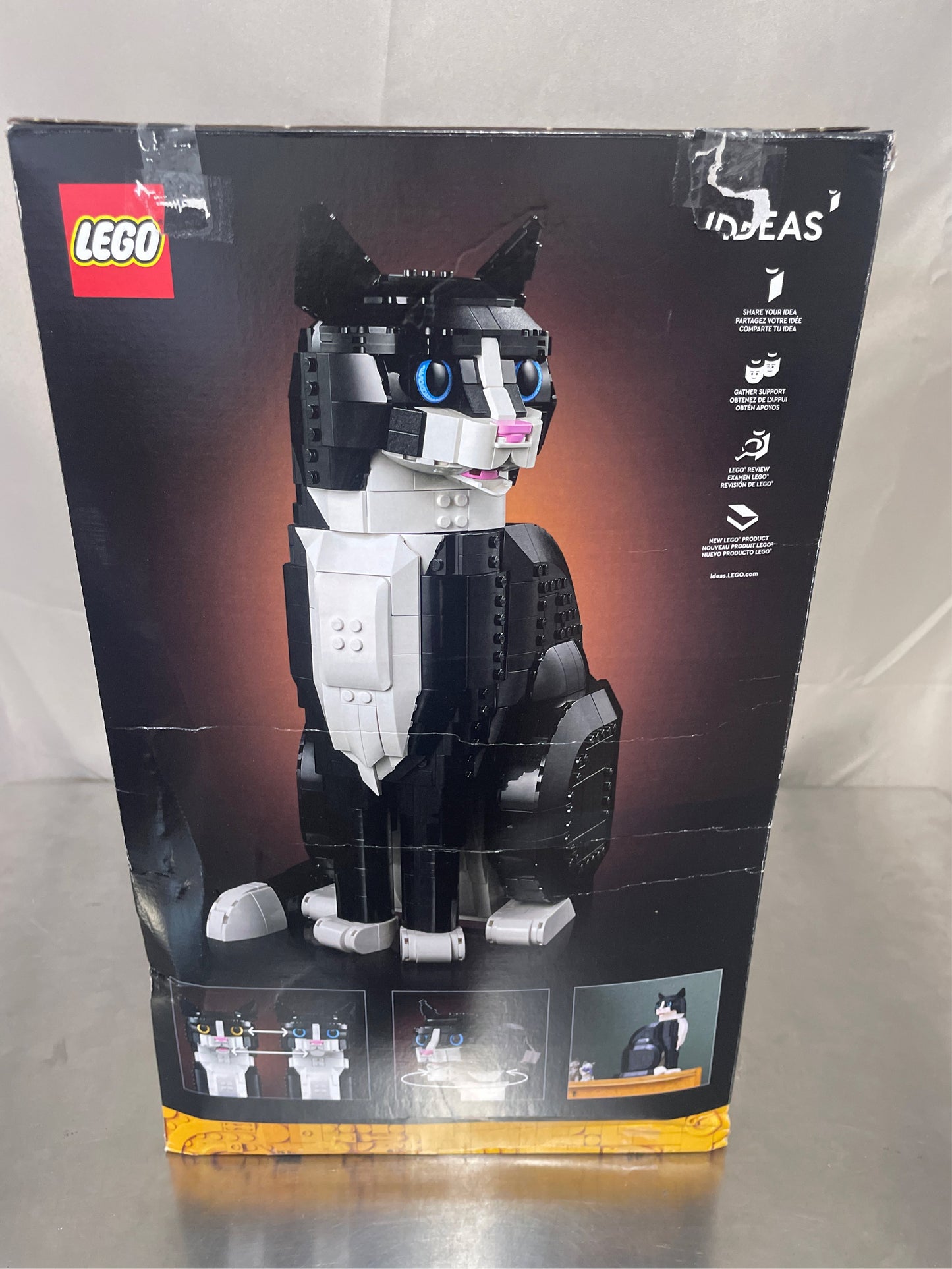 LEGO Tuxedo Cat Building Kit 21349 (1710)