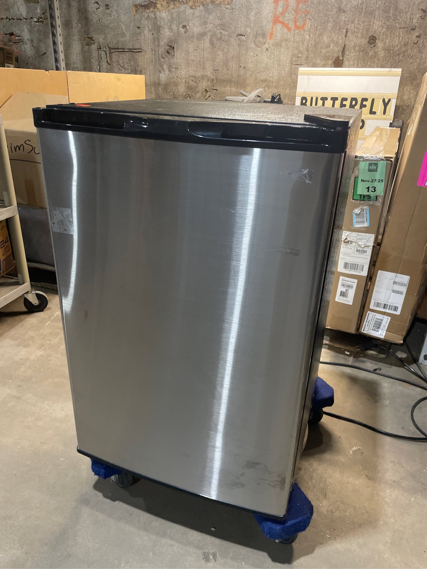 3.0 Cu ft Upright Freezer