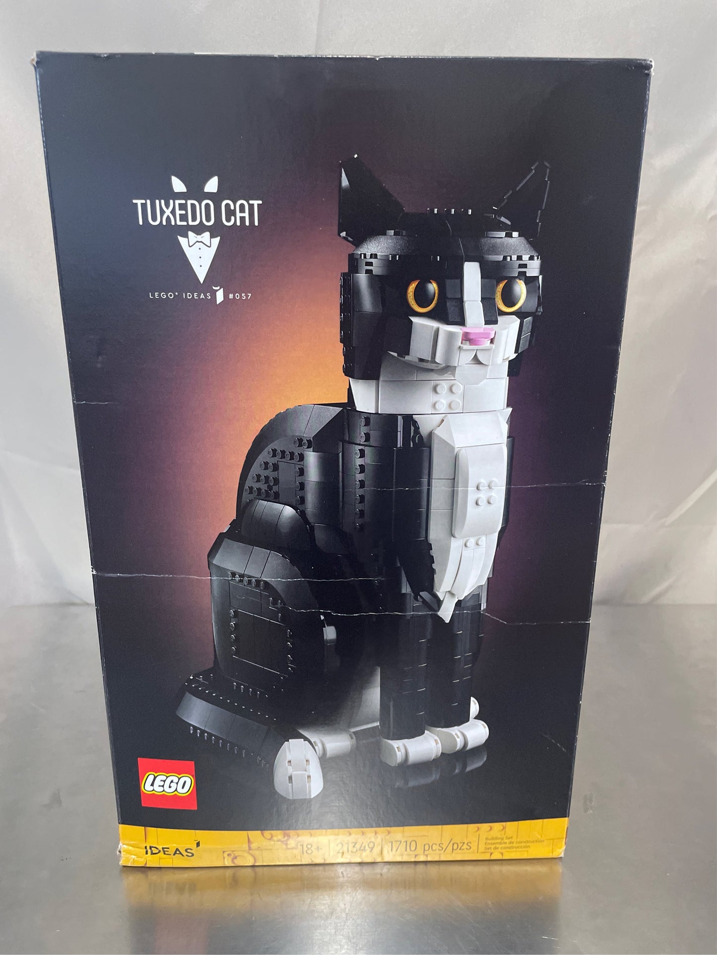 LEGO Tuxedo Cat Building Kit 21349 (1710)
