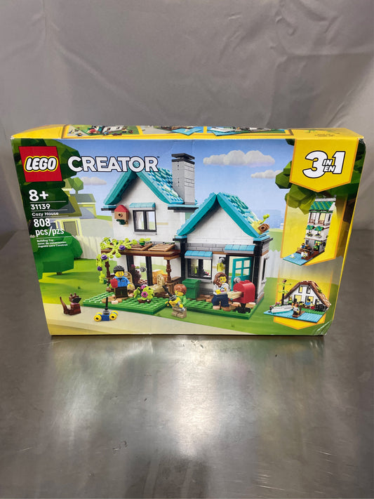 Cozy House Building Set (808 Pieces)