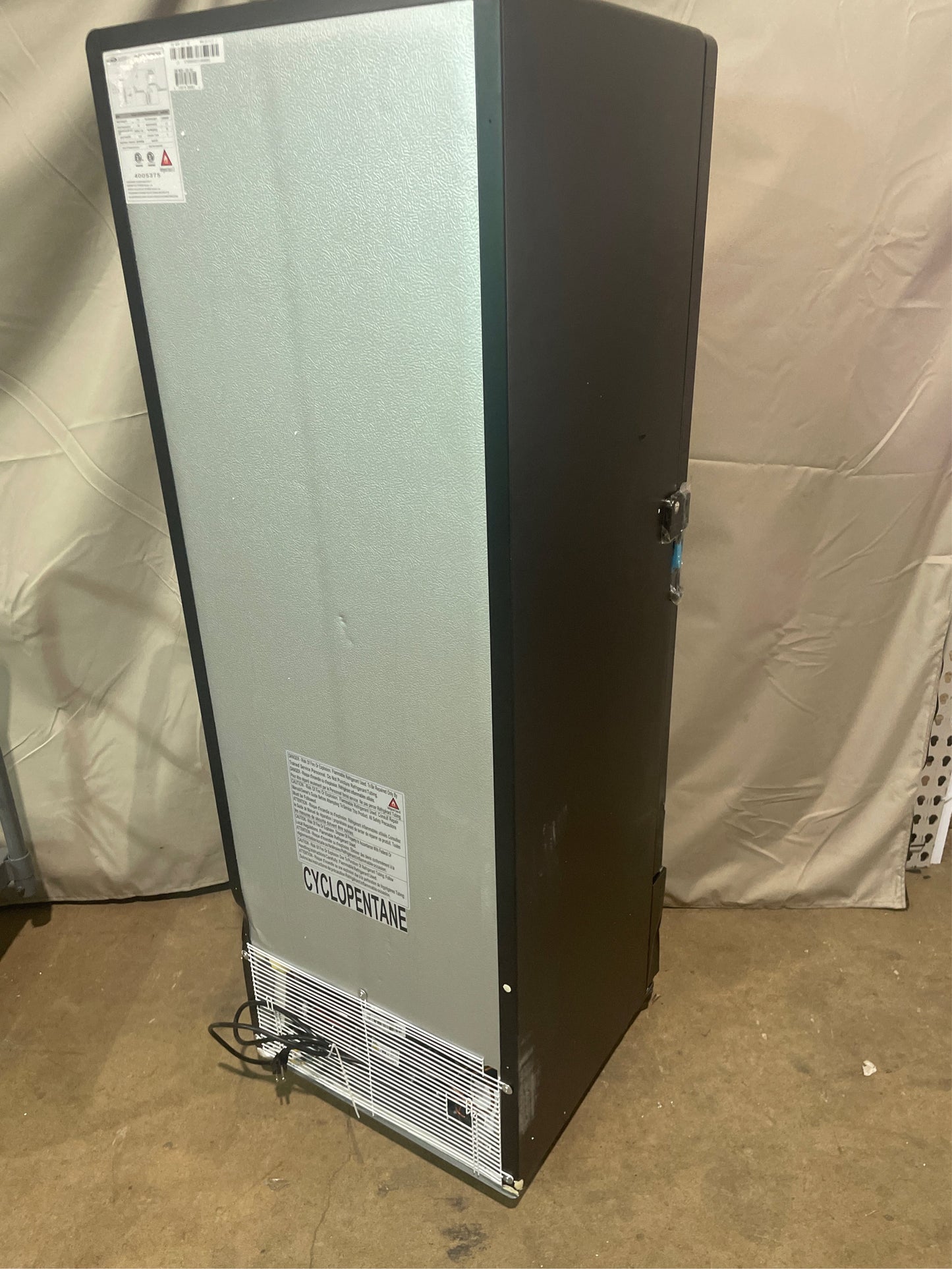 21" Glass Door Display Fridge, 7.6 cu. ft.